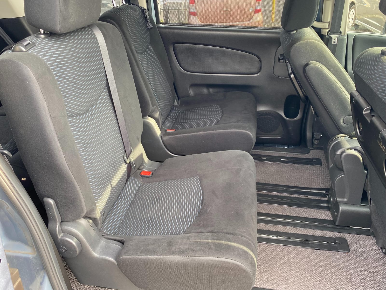 2013 NISSAN SERENA